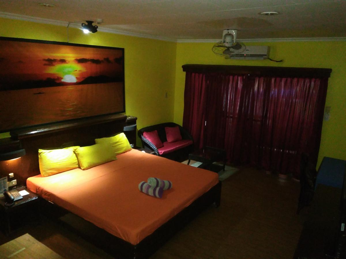 Mango'S Beachfront Resort Olongapo Zewnętrze zdjęcie